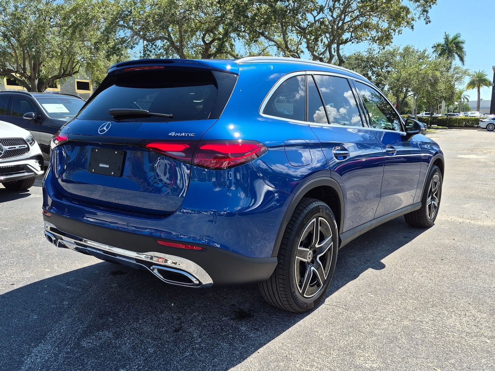 2027 GLC 300 4MATIC, photo 2 of 17