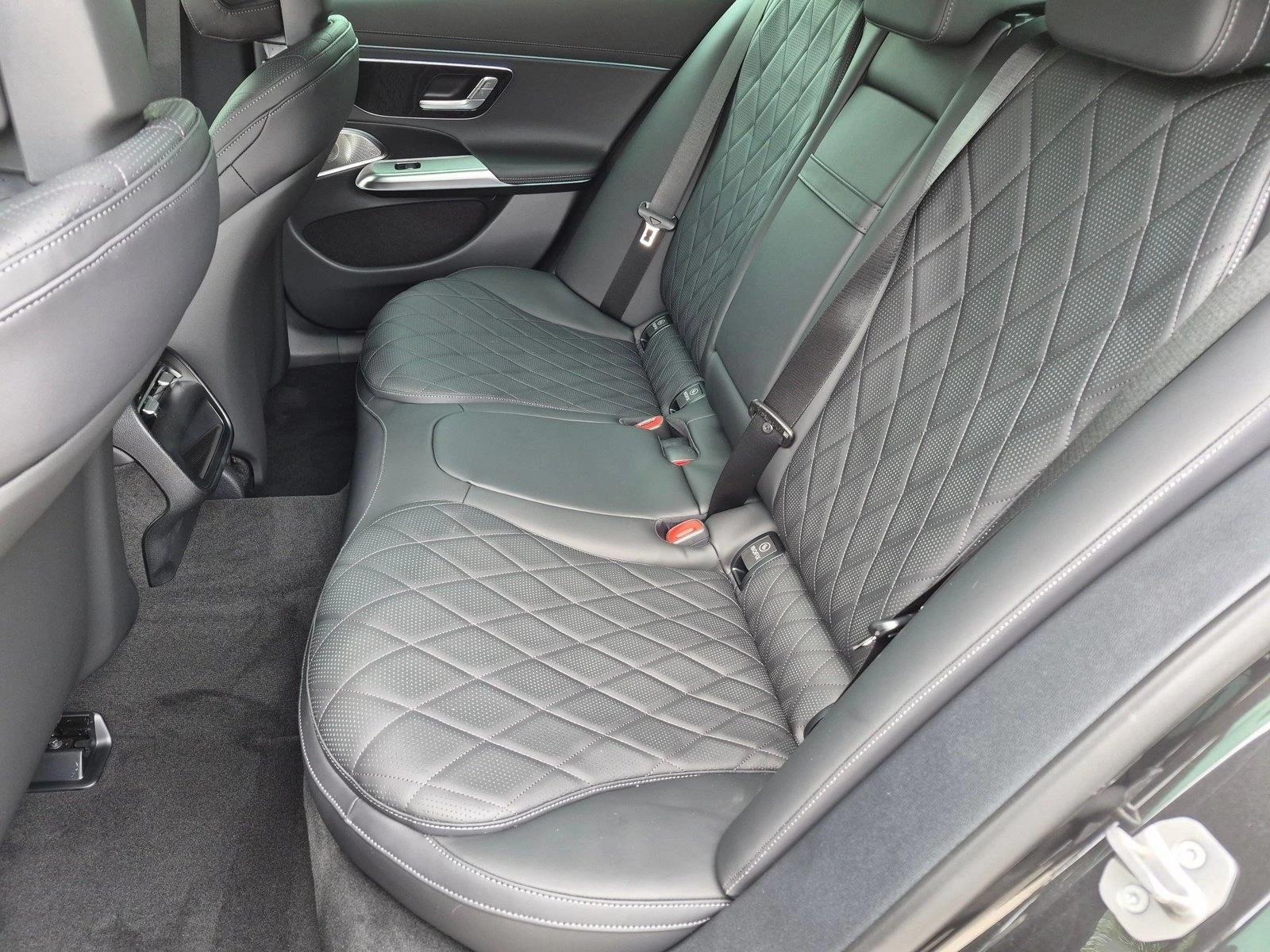 2027 E 450 4MATIC, photo 15 of 17