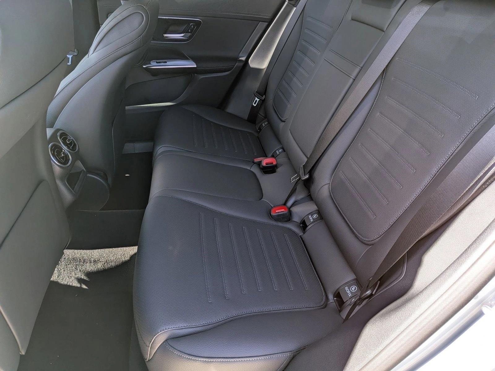 2026 GLC 300, photo 14 of 16