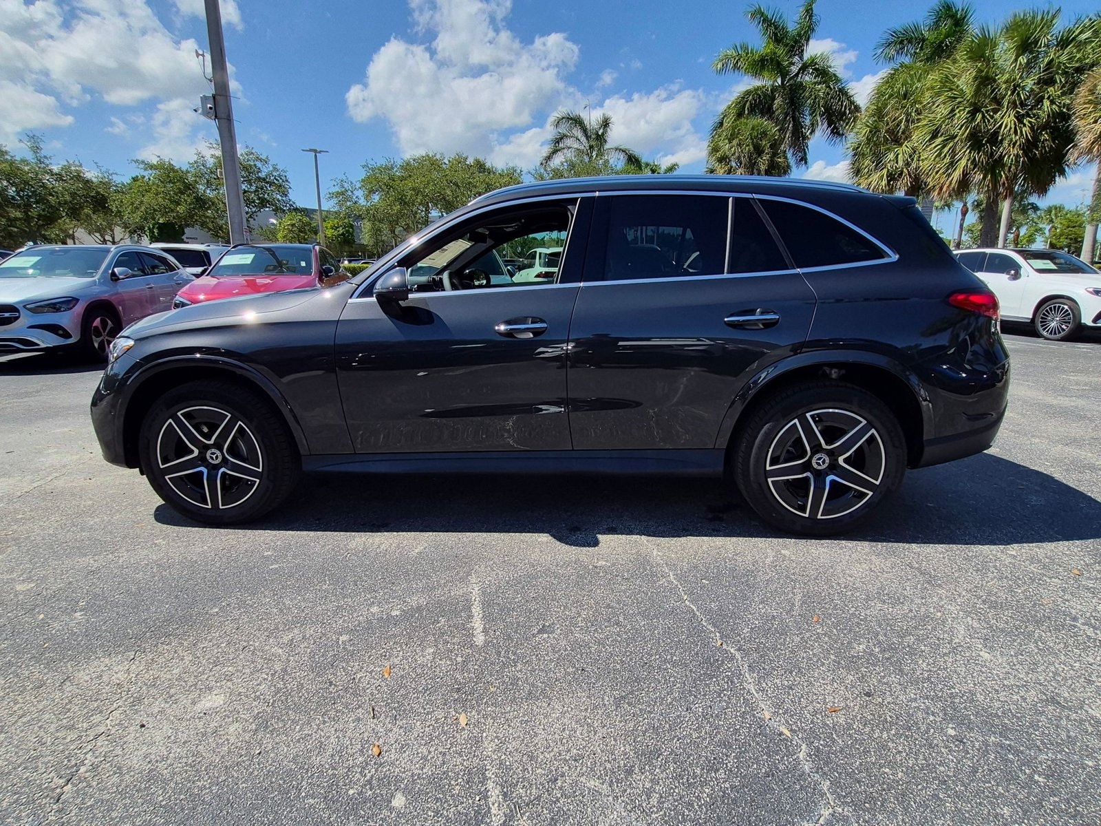 2027 GLC 300 4MATIC, photo 5 of 17