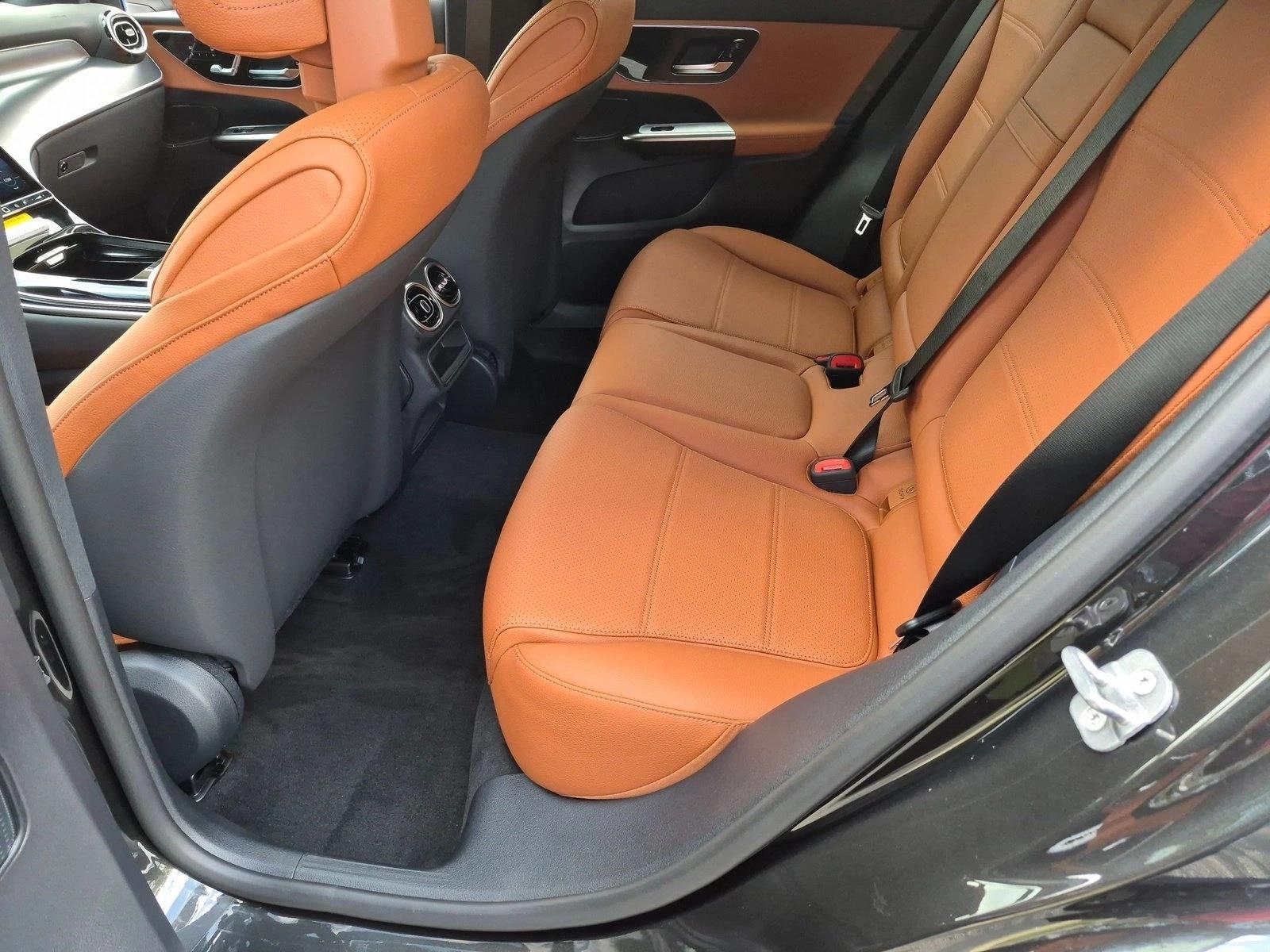 2027 GLC 300 4MATIC, photo 12 of 16