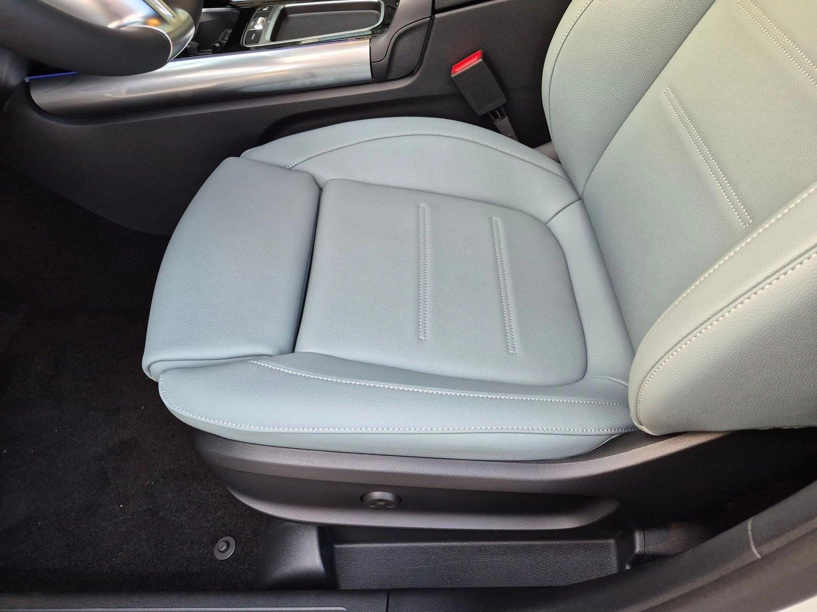 2026 GLA 250, photo 15 of 17