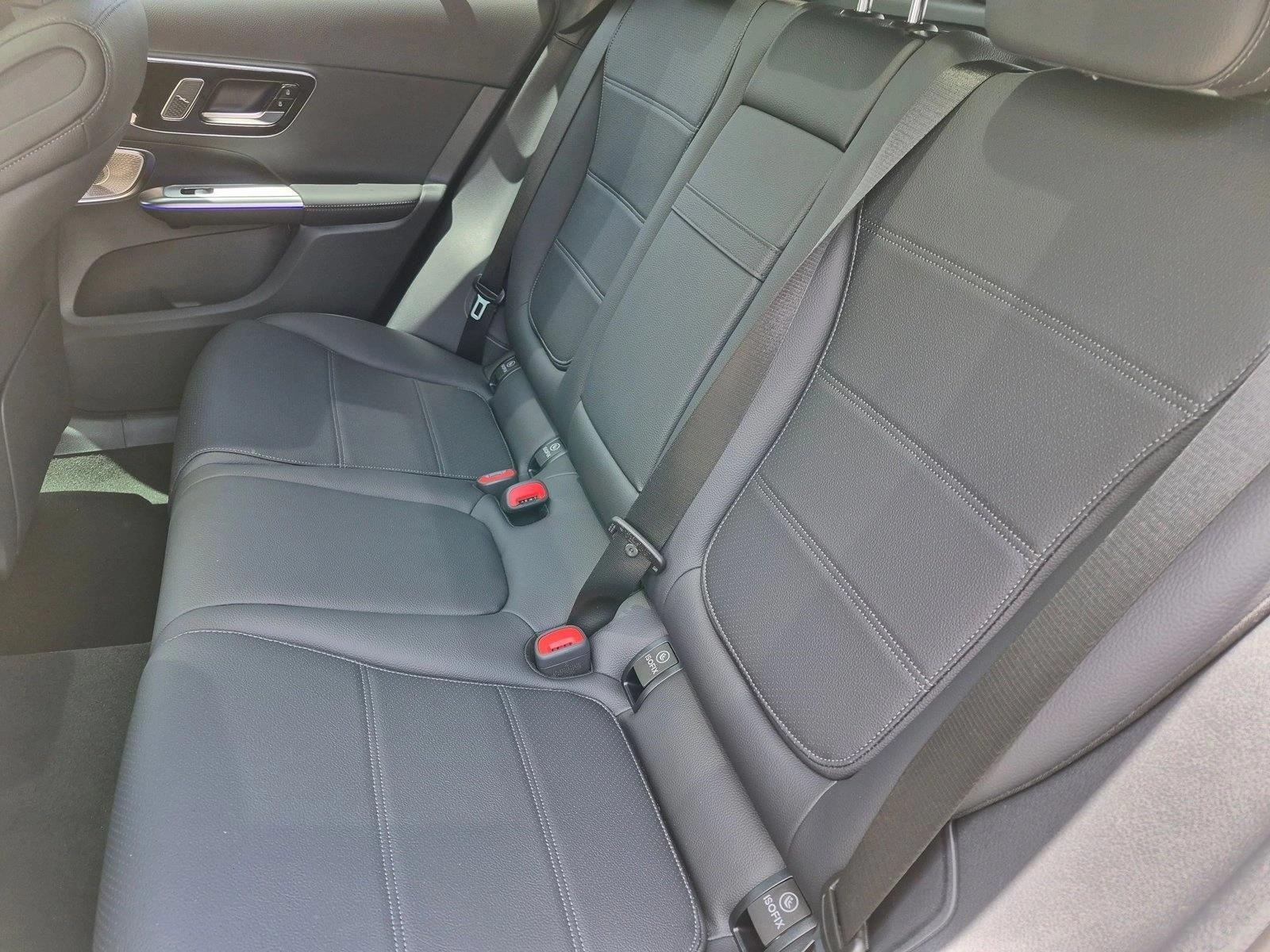 2026 GLC 300 4MATIC, photo 15 of 17