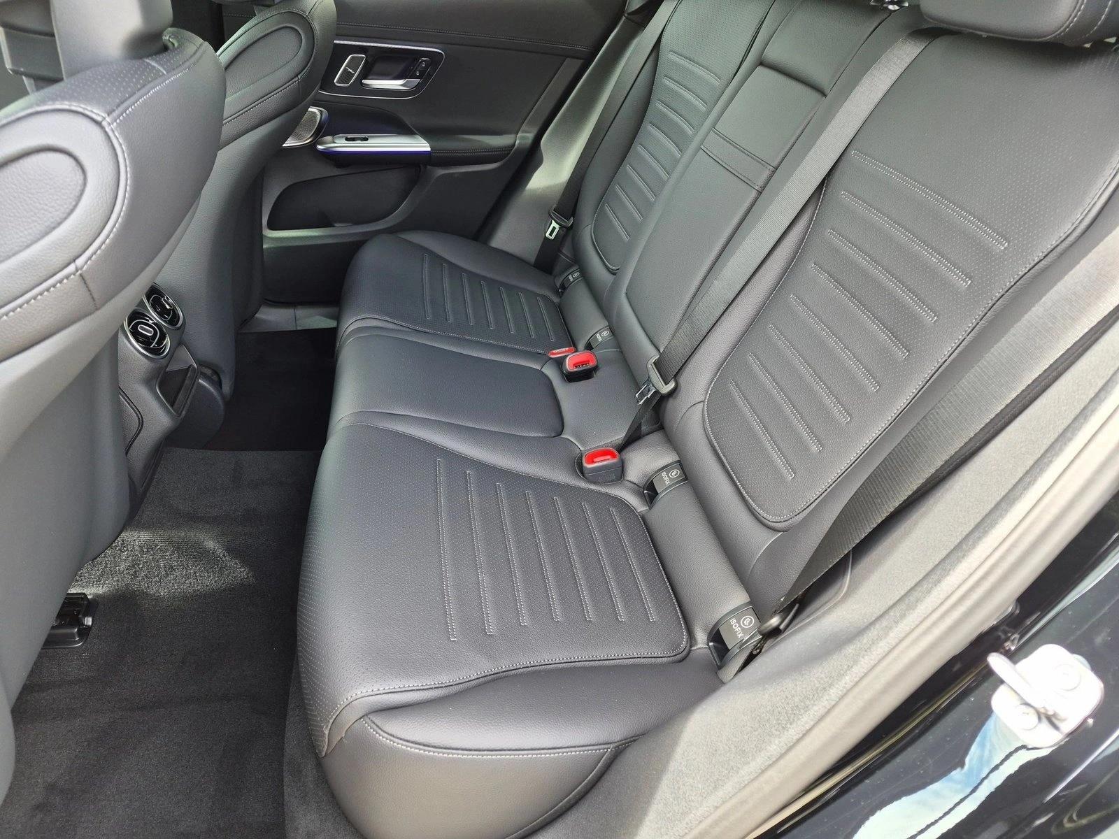 2027 GLC 300, photo 15 of 17