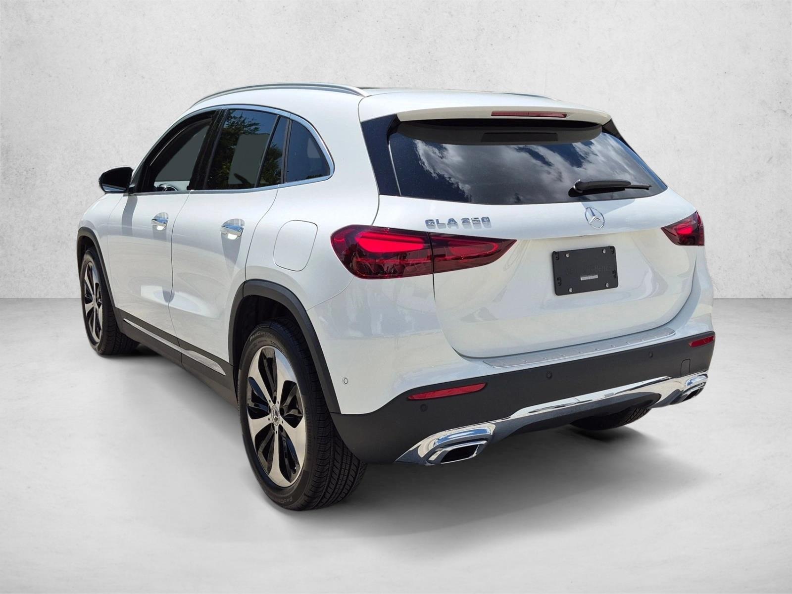 2026 GLA 250, photo 8 of 17