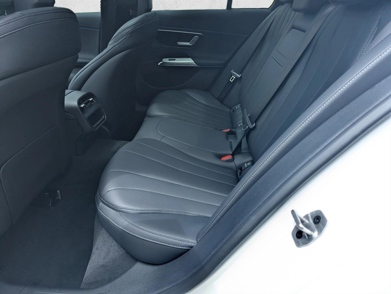 2026 E 350 4MATIC, photo 13 of 16