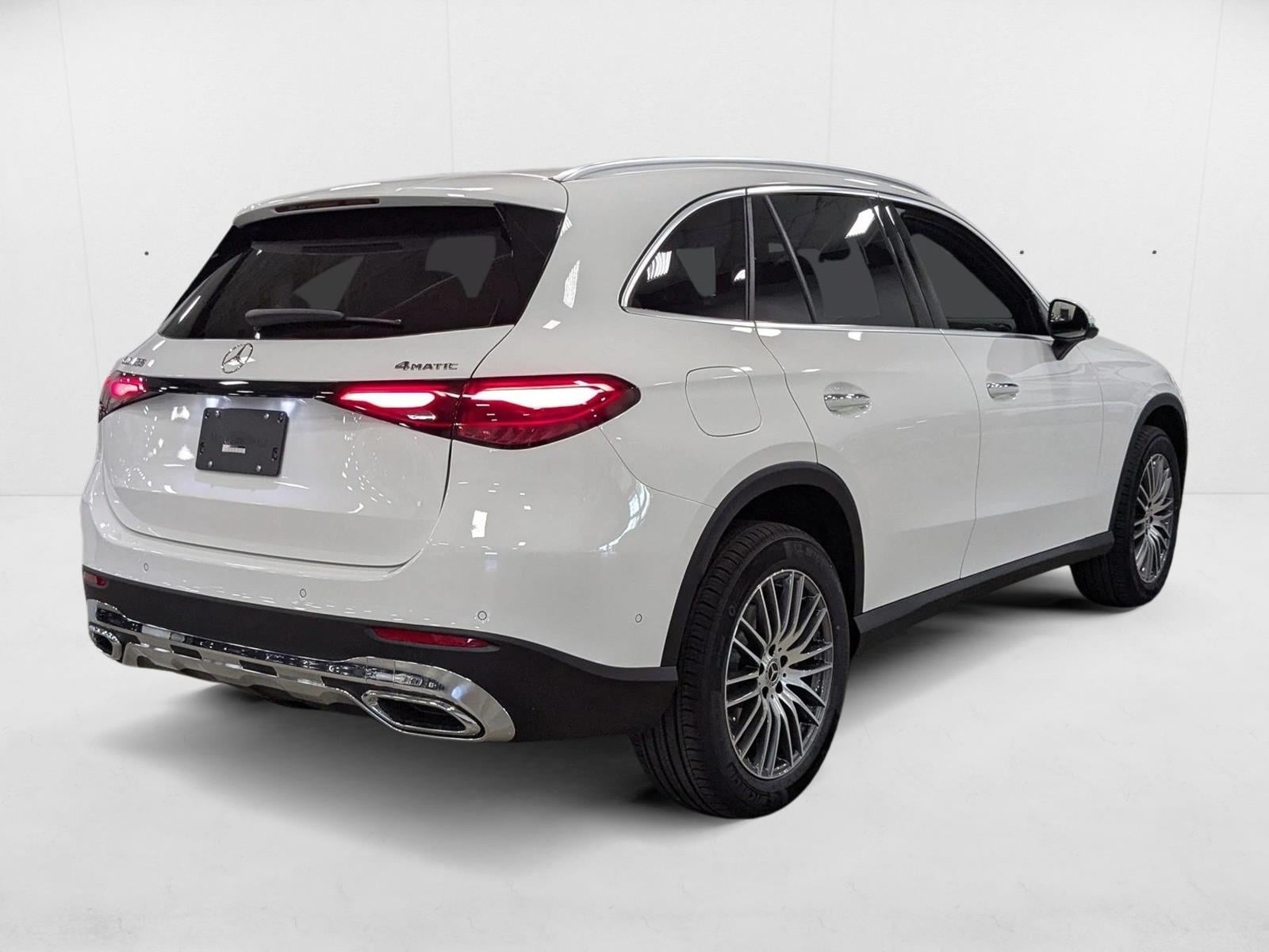 2026 GLC 300 4MATIC, photo 2 of 16
