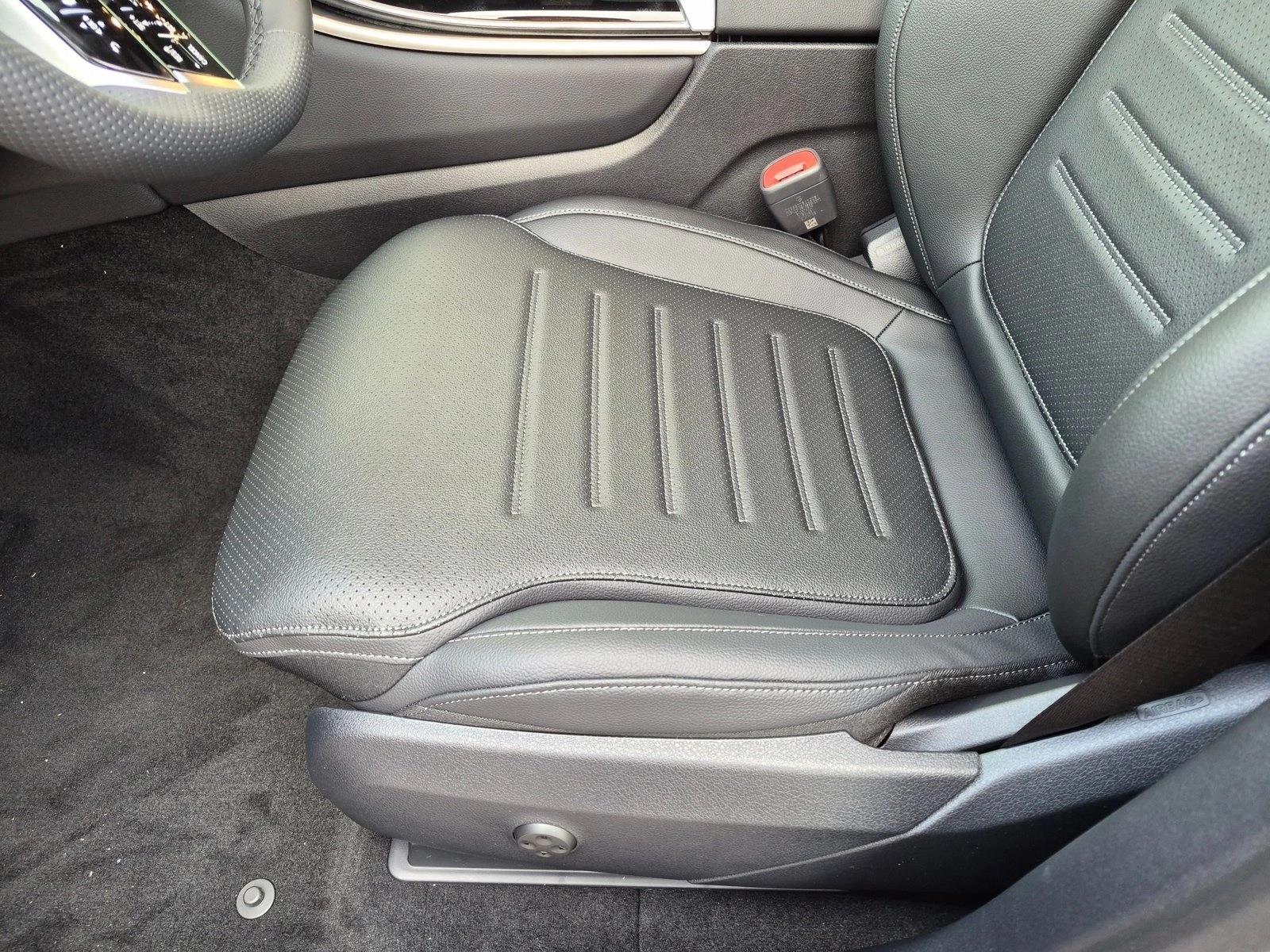 2026 GLC 300 4MATIC, photo 4 of 17