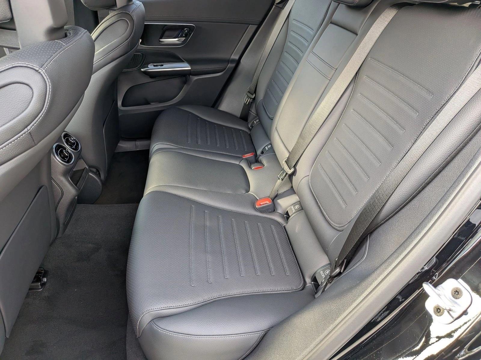 2026 GLC 300, photo 14 of 16