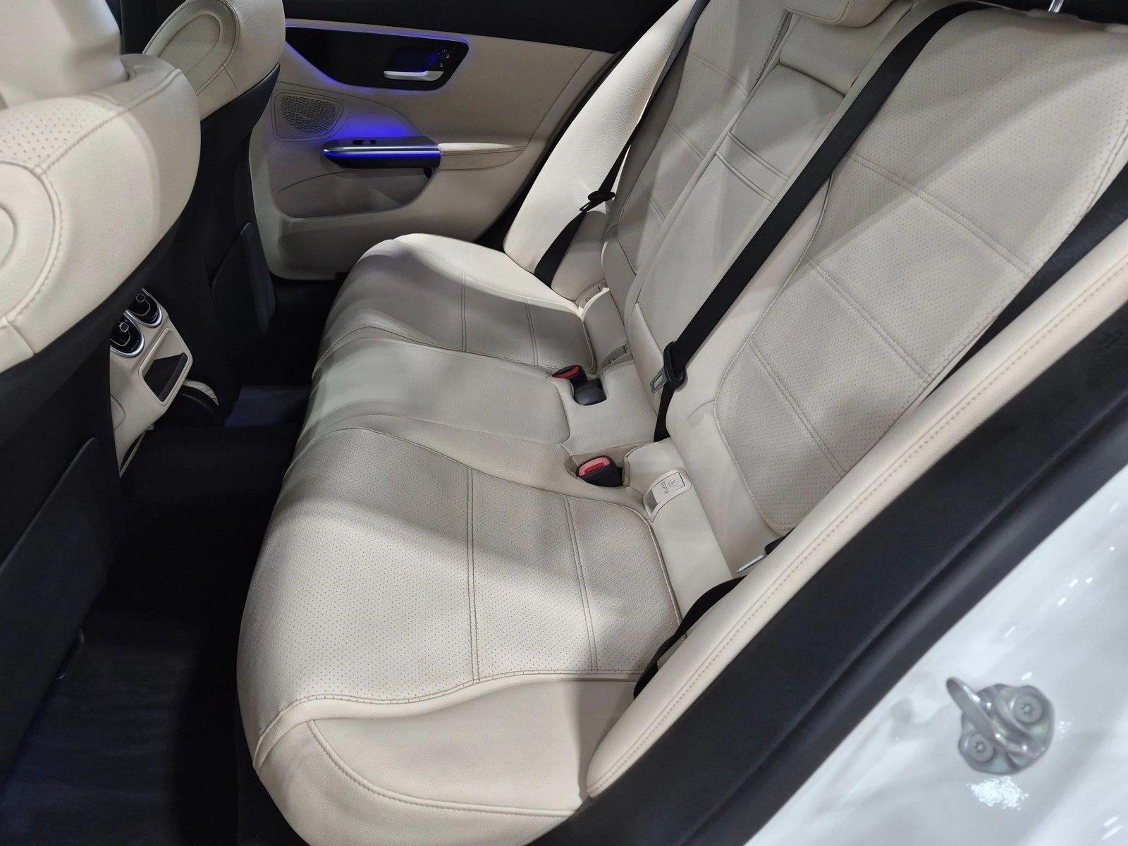 2023 C 300, photo 19 of 25