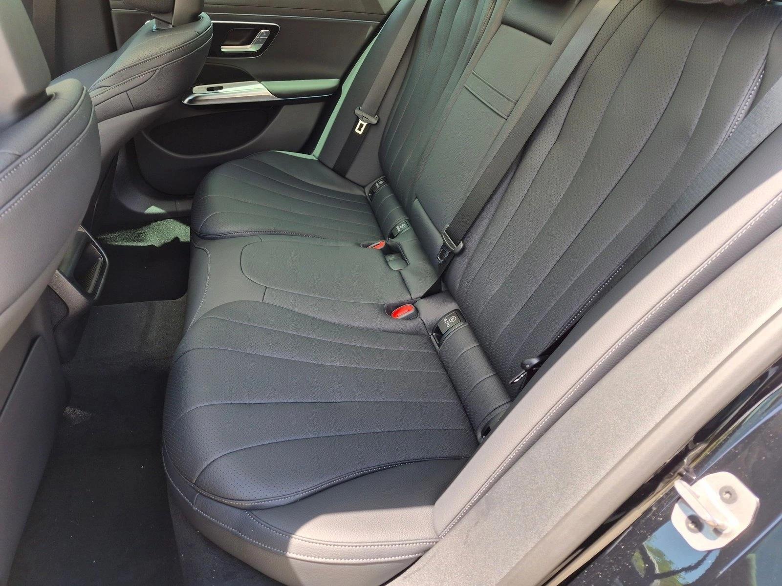 2026 E 350 4MATIC, photo 15 of 17