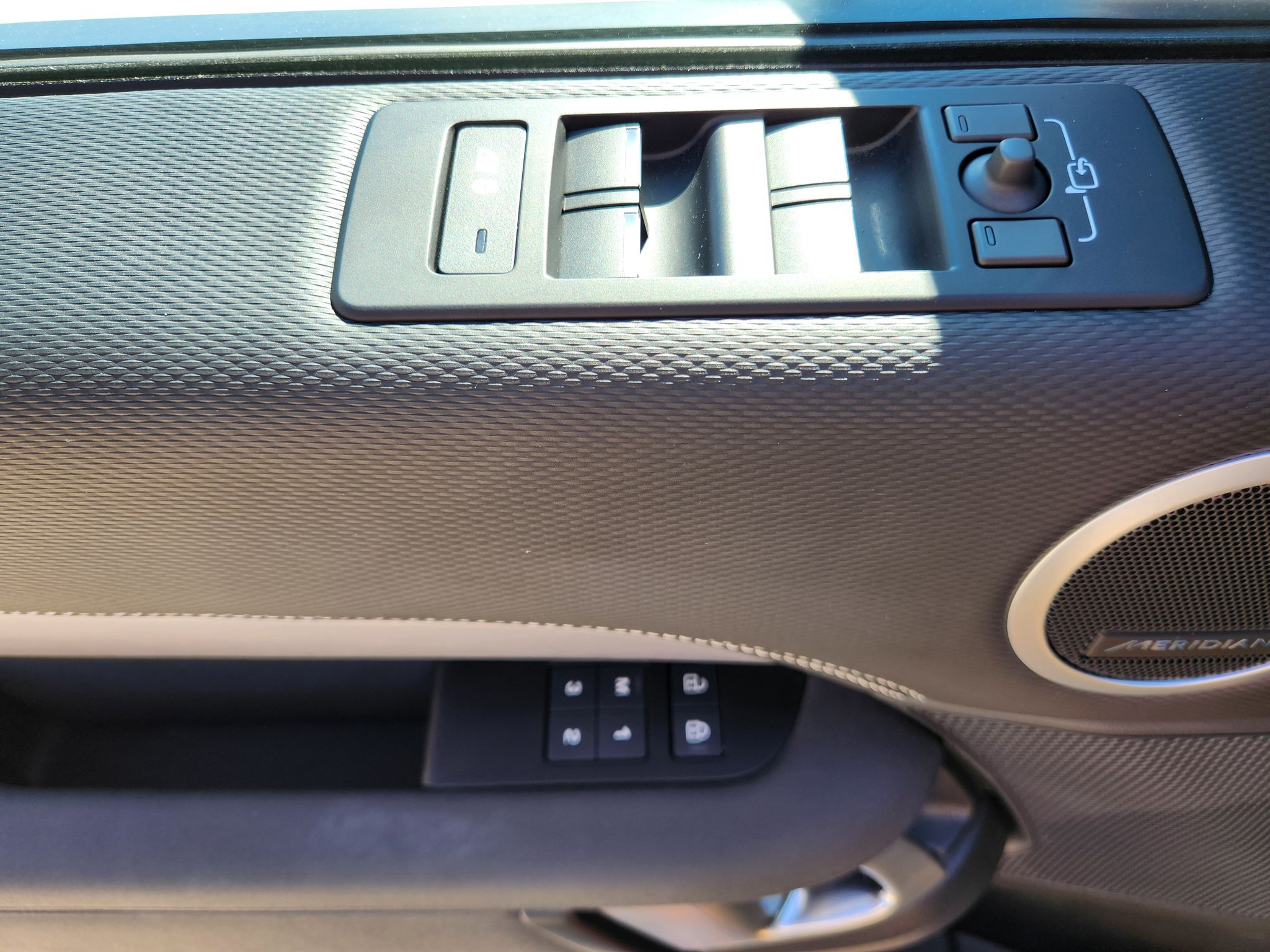 2024 Land Rover Discovery Dynamic SE - Photo 19
