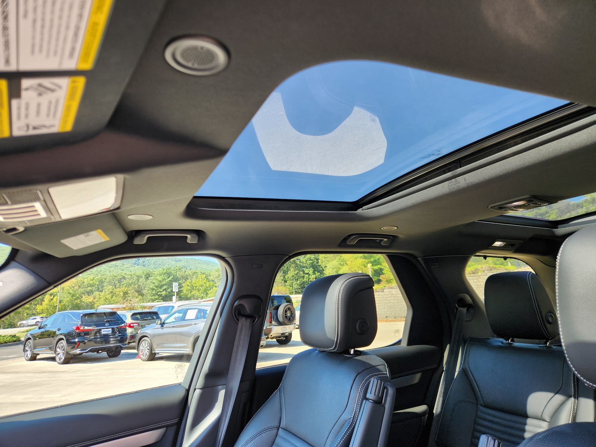 2024 Land Rover Discovery Dynamic SE - Photo 10