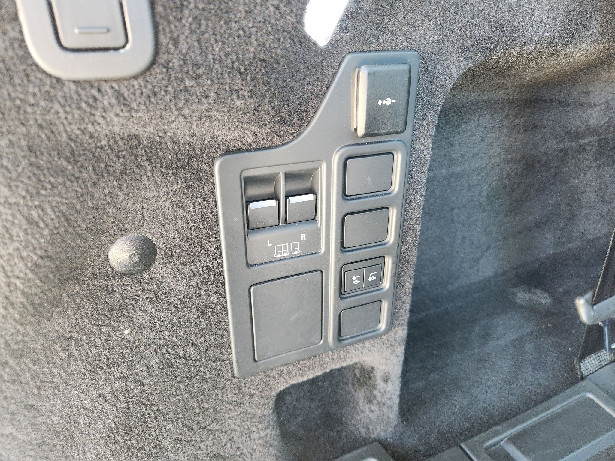 2024 Land Rover Discovery Dynamic SE - Photo 16