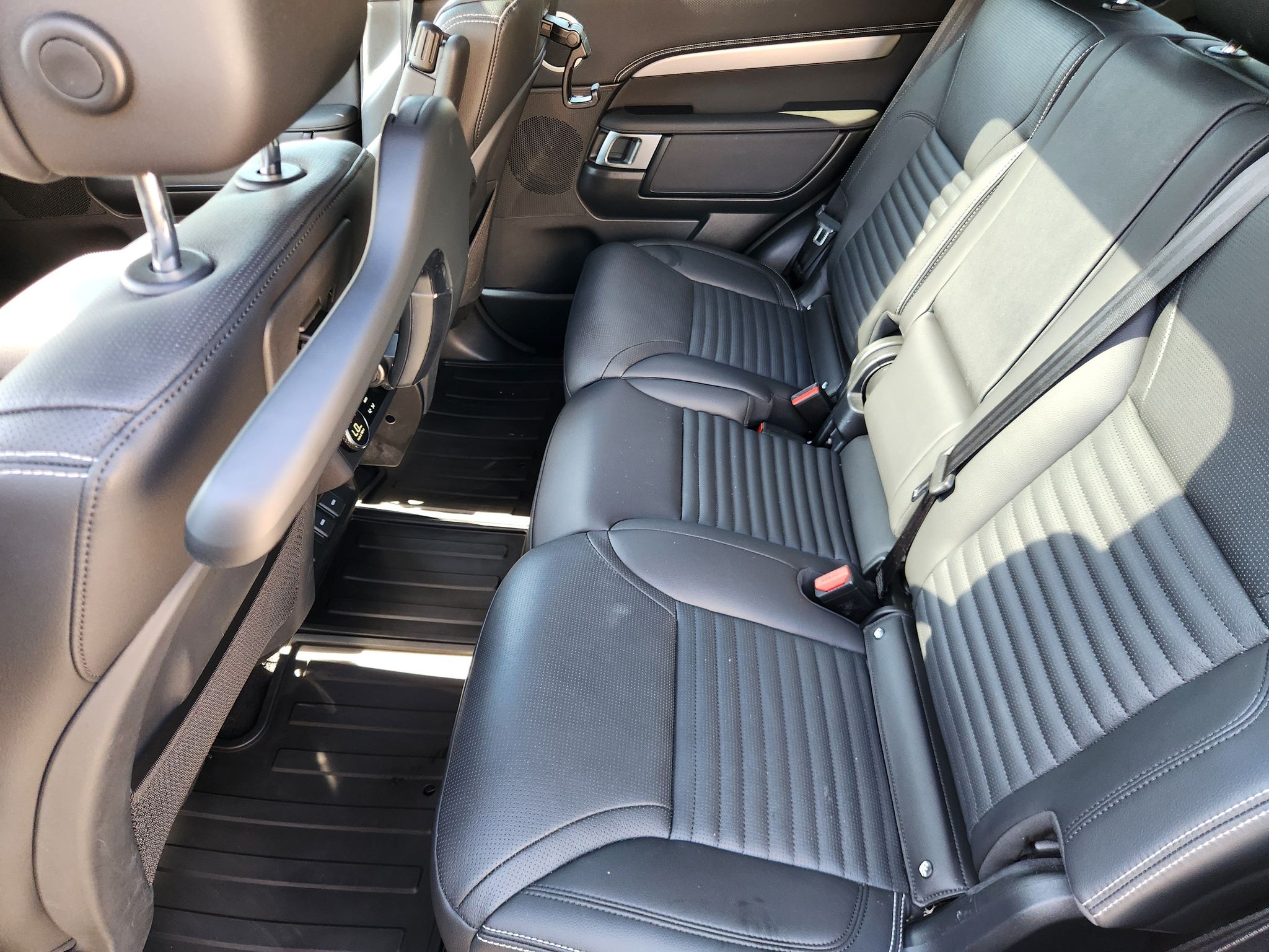 2024 Land Rover Discovery Dynamic SE - Photo 11