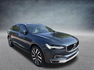 2025 Volvo V90 Cross Country B6 Wagon