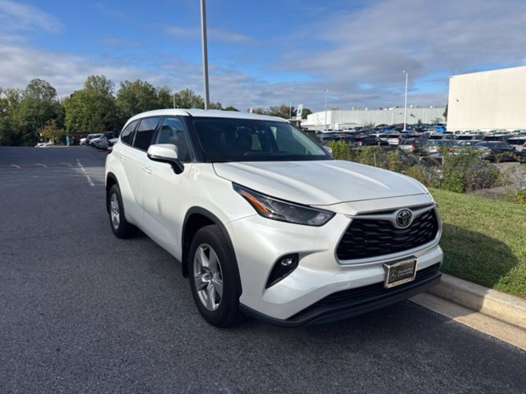 Used 2022 Toyota Highlander LE AWD SUV