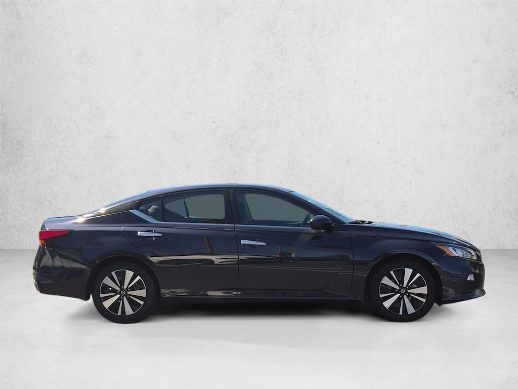 Used 2022 Nissan Altima 2.5 SV Sedan