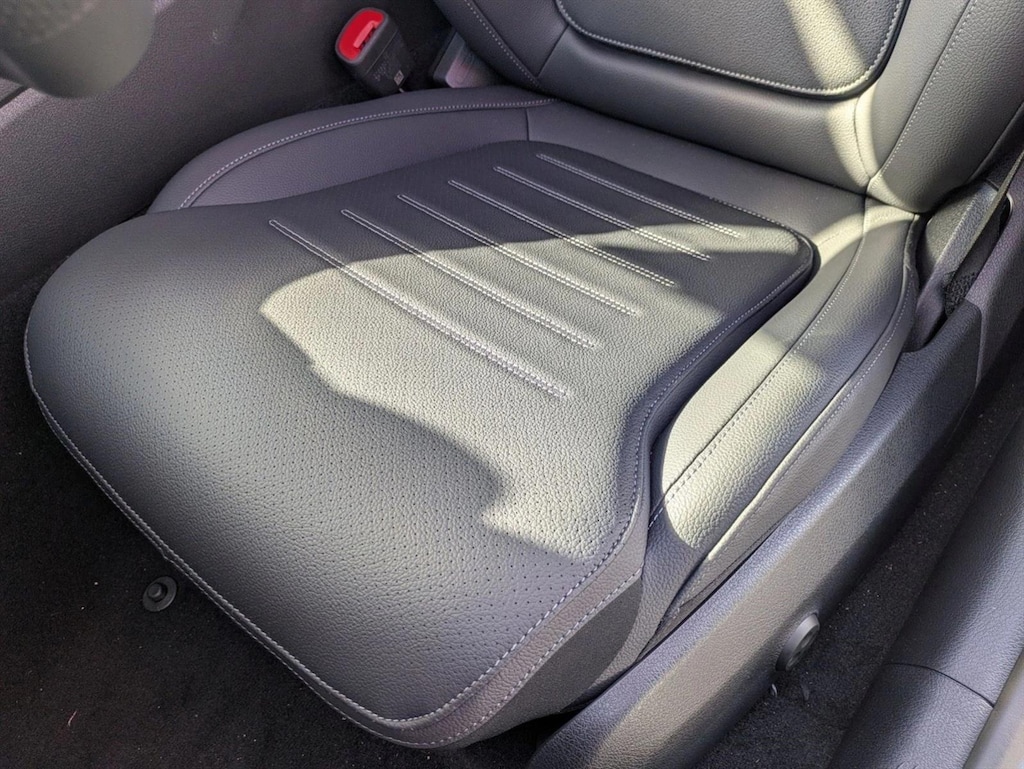 New 2025 Mercedes-Benz C-Class C 300 4MATIC ® Sedan Sedan