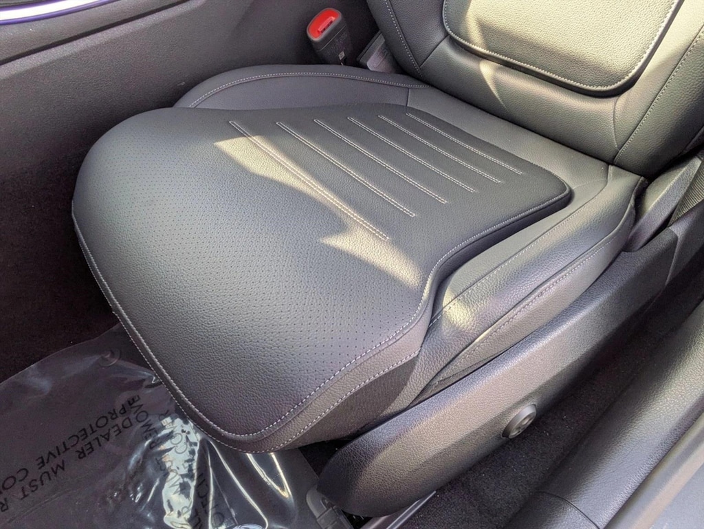 New 2025 Mercedes-Benz C-Class C 300 4MATIC ® Sedan Sedan