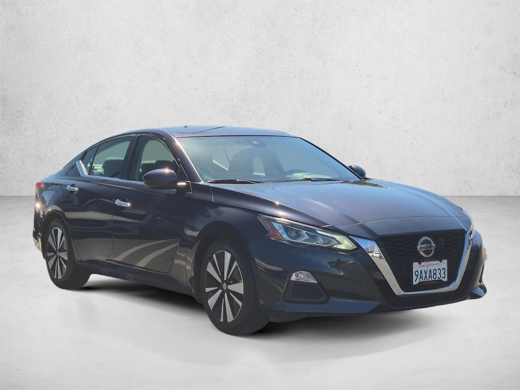 Used 2022 Nissan Altima 2.5 SV Sedan