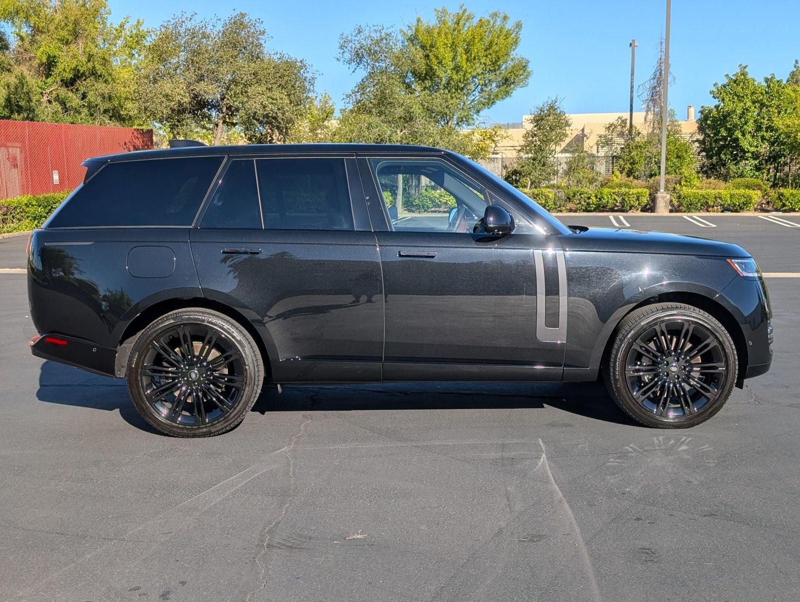 Used 2025 Land Rover Range Rover SE Sport Utility