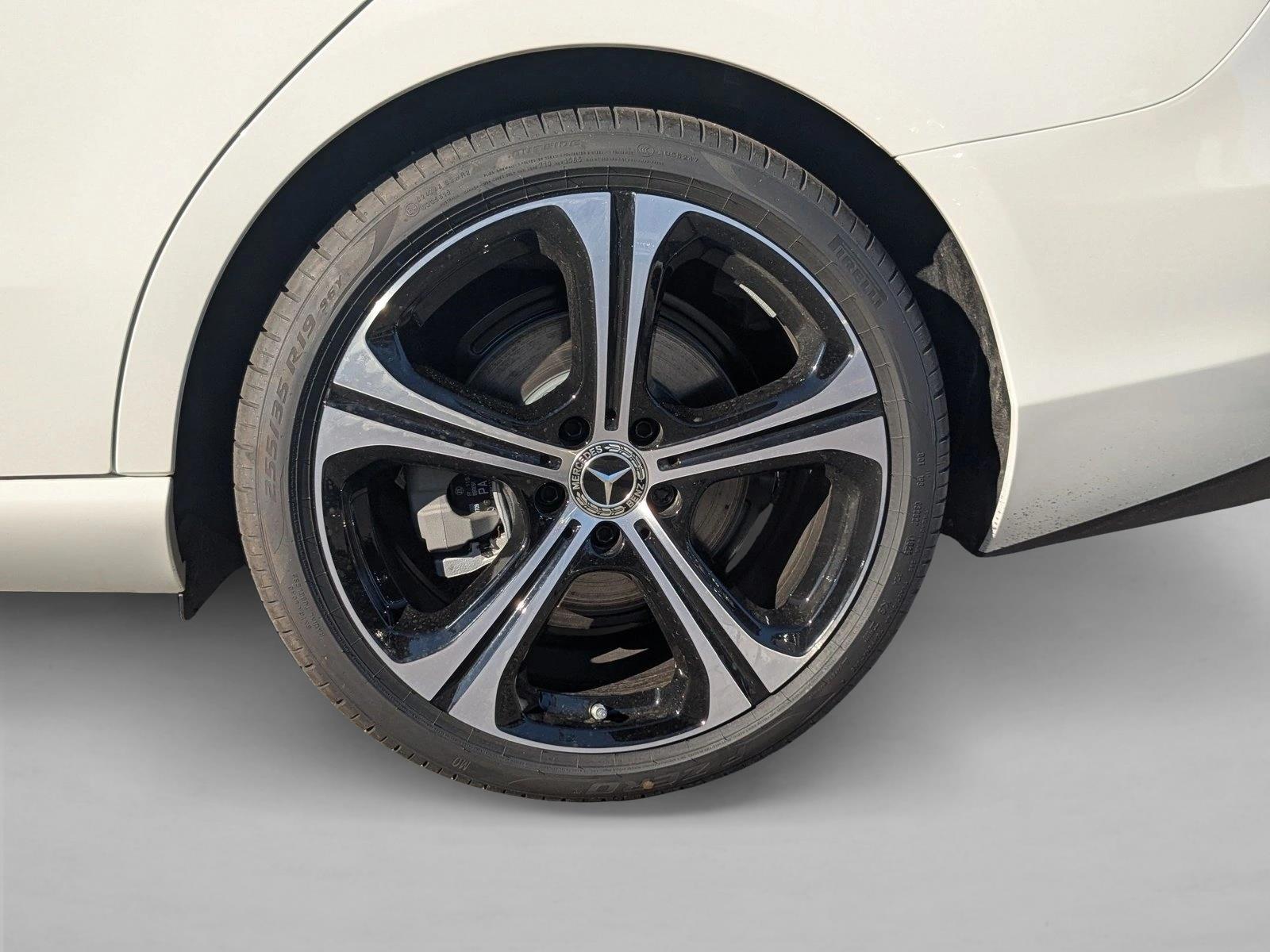 2026 Mercedes-Benz C-Class Sedan C 300 - Photo 9