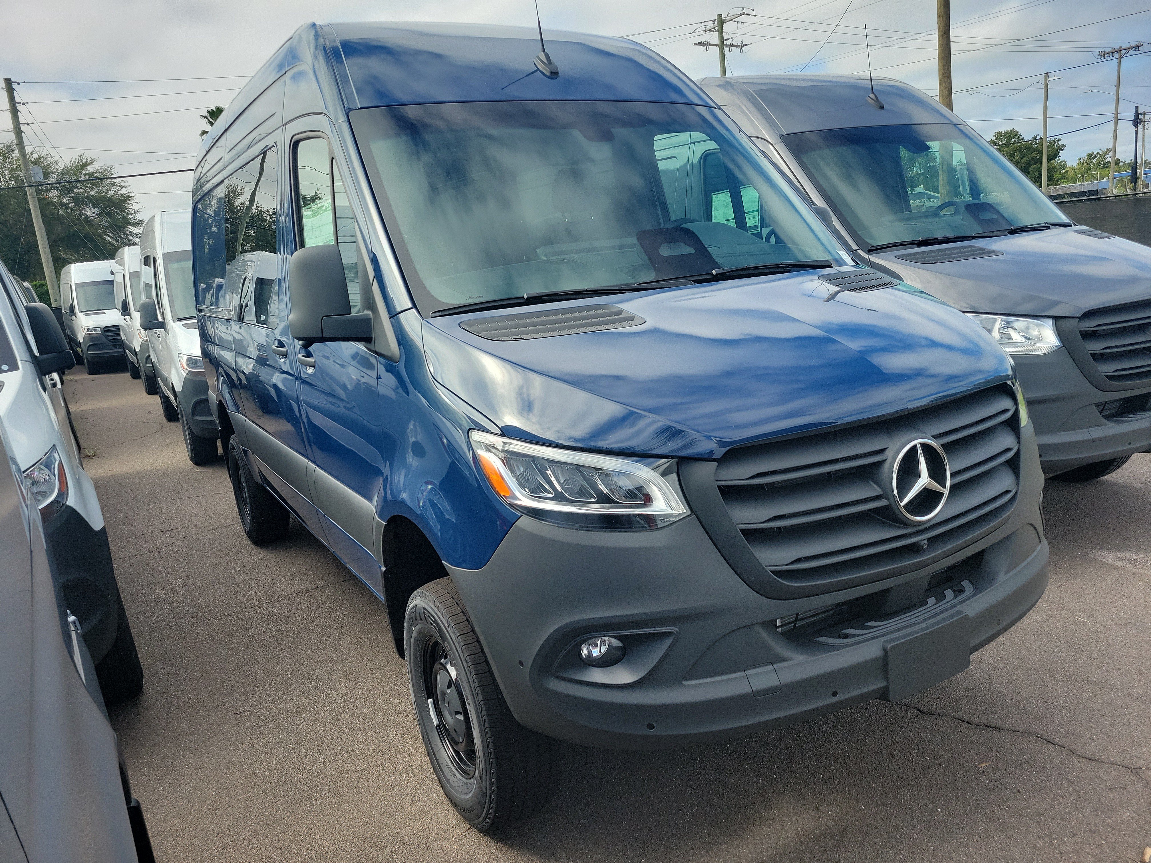 New 2026 Mercedes-Benz Sprinter Crew Van Crew 144 WB 2500 Standard Roof I4 Diesel HO 144 AWD