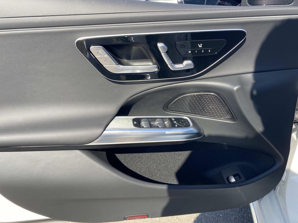 2026 Mercedes-Benz E-Class E350 - Photo 11