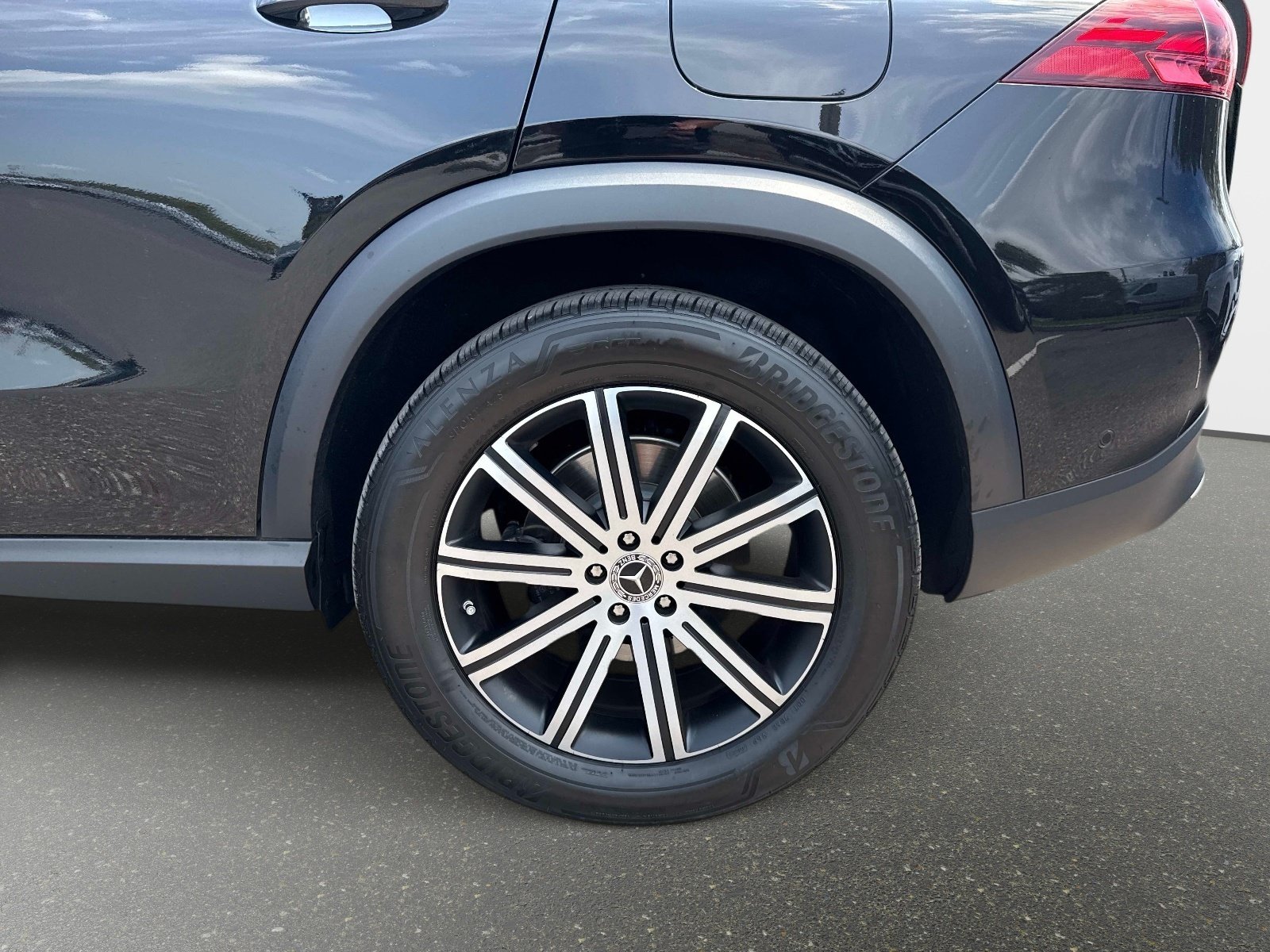 2025 Mercedes-Benz GLE GLE450E - Photo 9
