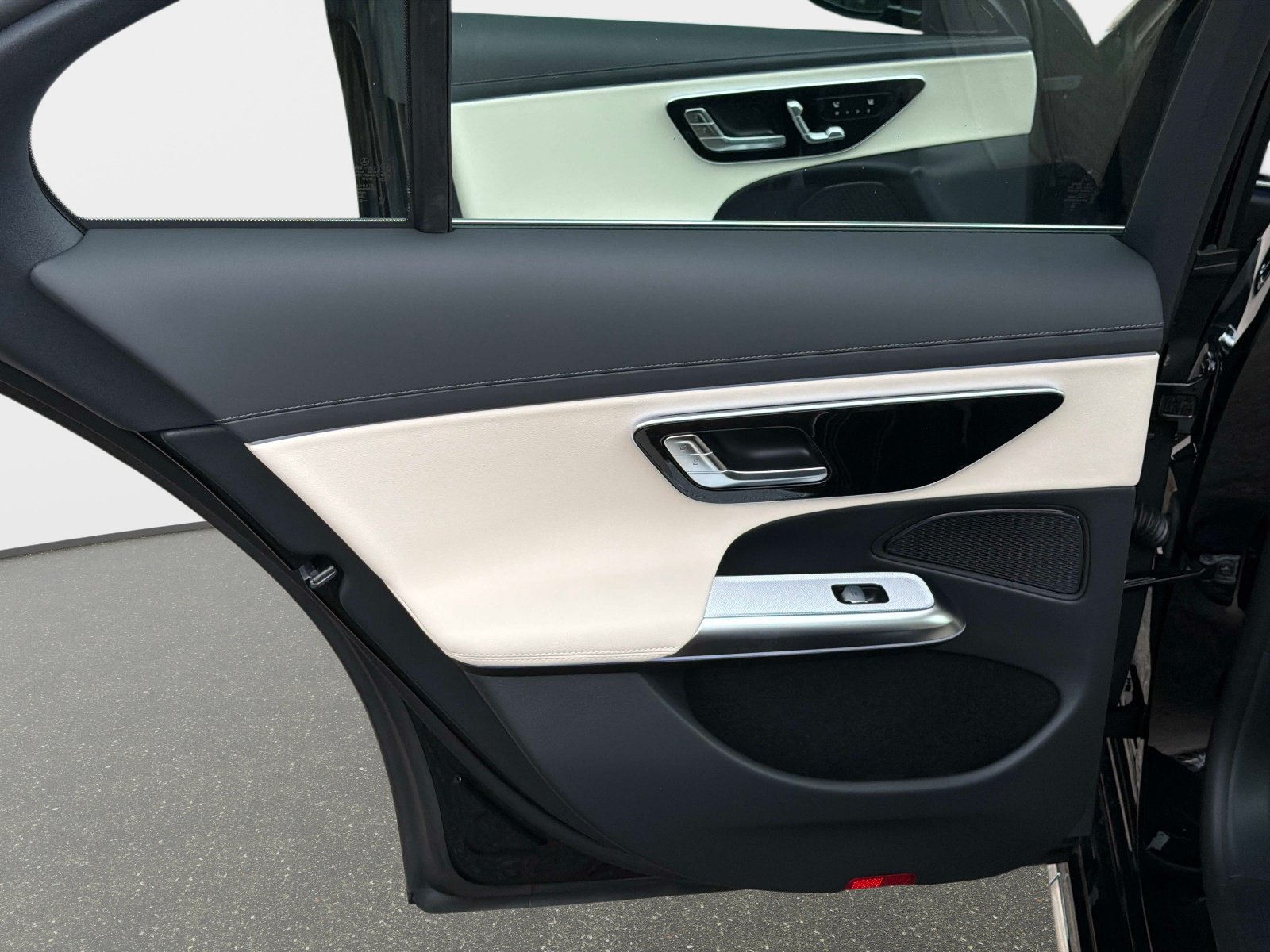 2026 Mercedes-Benz E-Class E350 - Photo 12