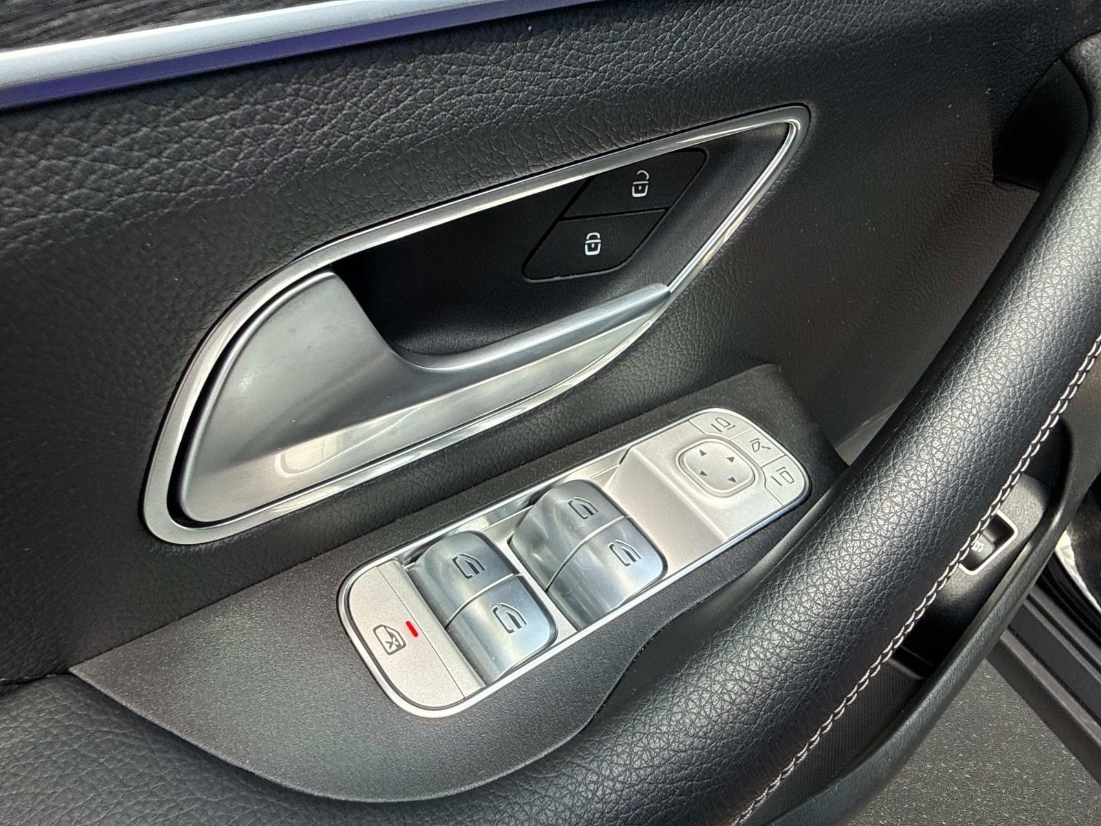 2025 Mercedes-Benz GLE GLE450E - Photo 17