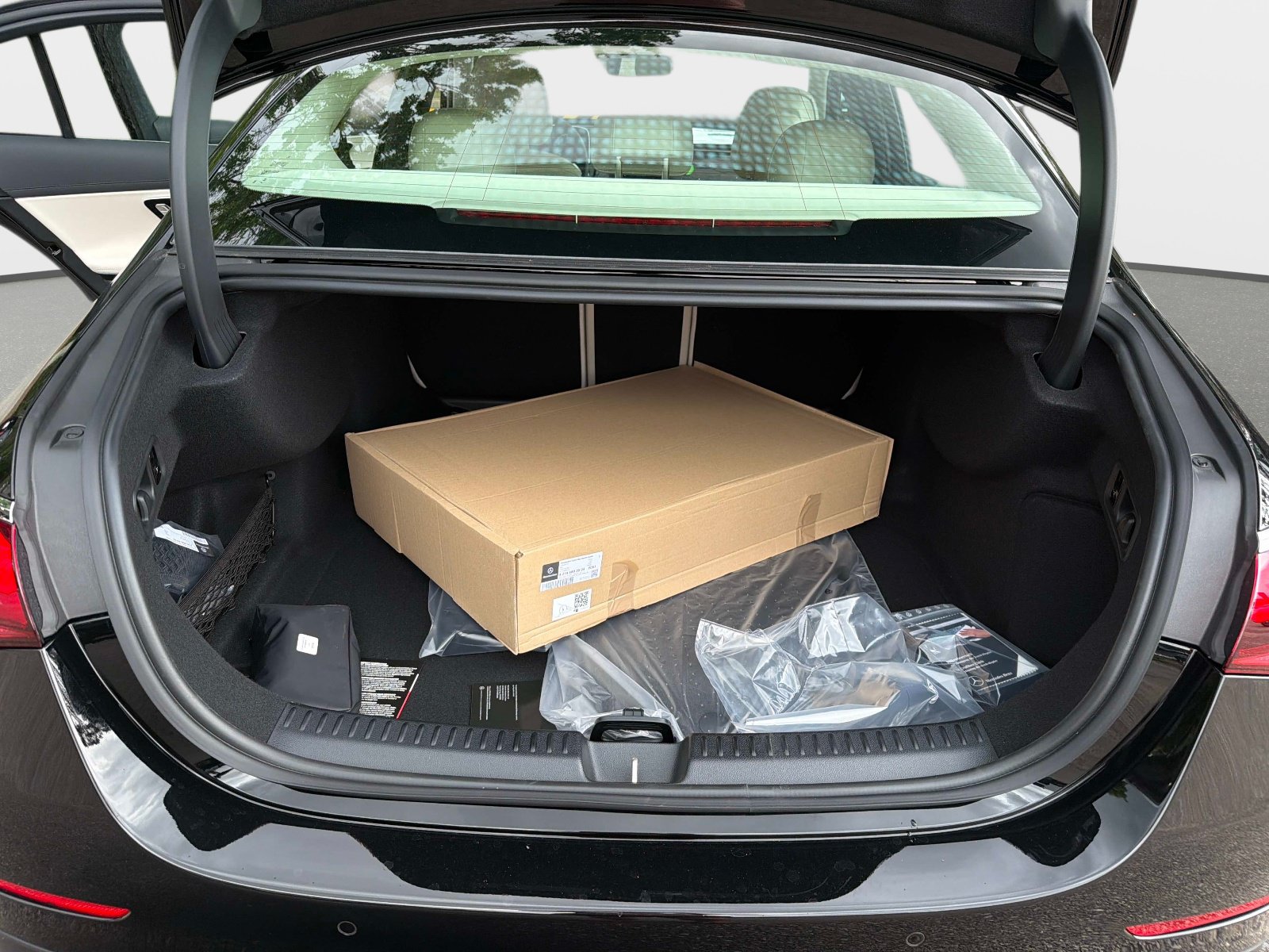 2026 Mercedes-Benz E-Class E350 - Photo 11