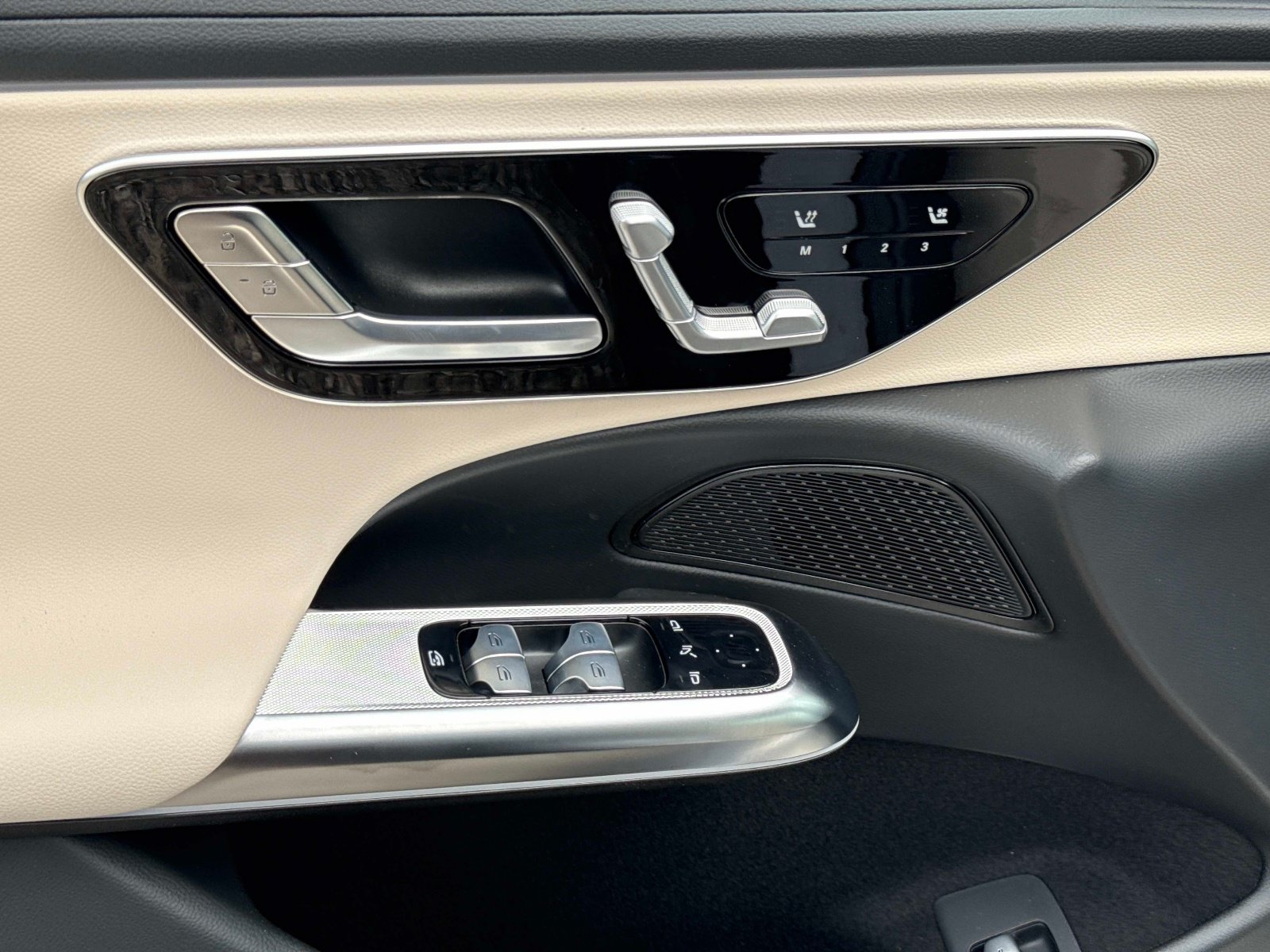 2026 Mercedes-Benz E-Class E350 - Photo 17
