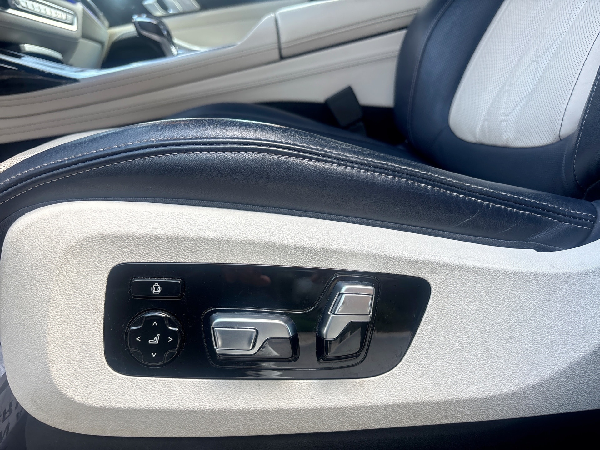 2021 BMW X7 M50i - Photo 14