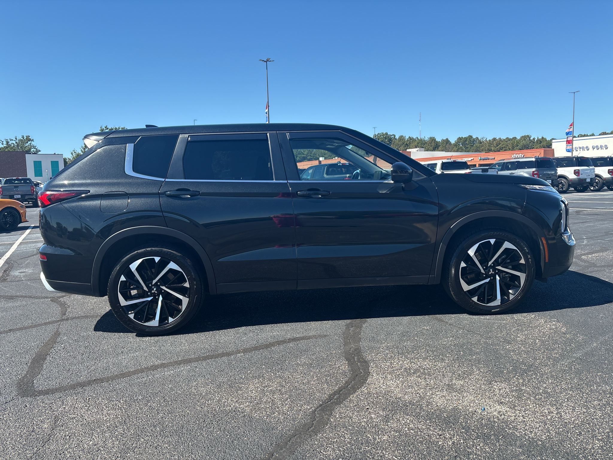 Used 2024 Mitsubishi Outlander SE Sport Utility
