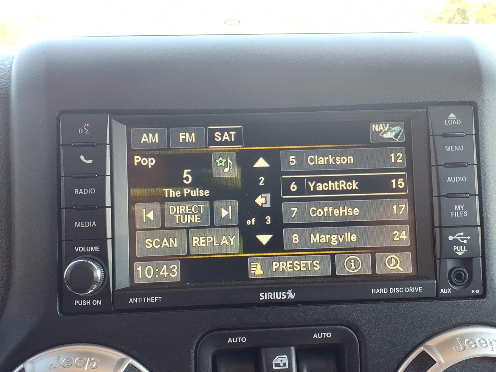 2016 Jeep Wrangler Unlimited Sahara - Photo 16