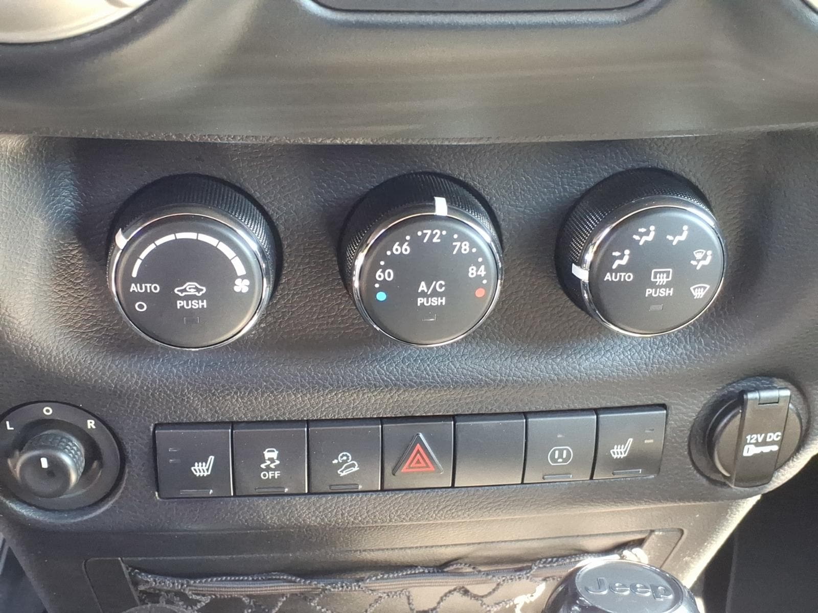 2016 Jeep Wrangler Unlimited Sahara - Photo 17