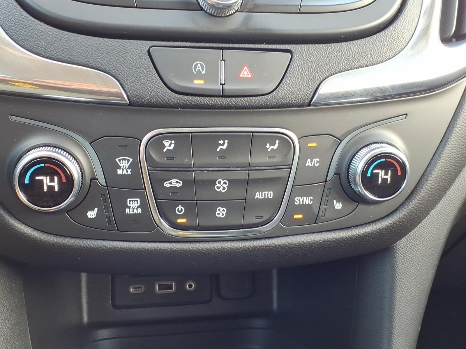 2024 Chevrolet Equinox LT - Photo 20