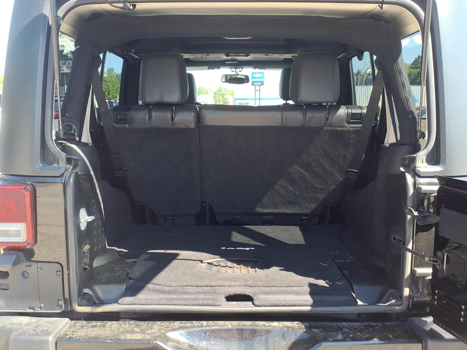 2016 Jeep Wrangler Unlimited Sahara - Photo 9