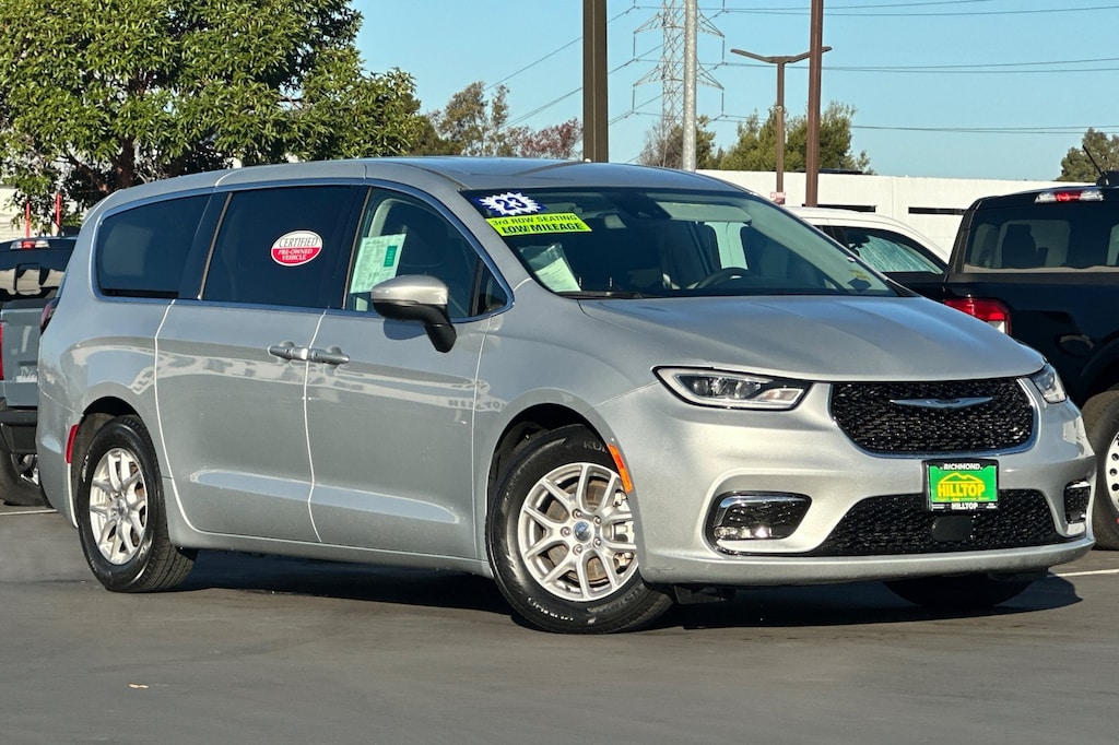 Used 2023 Chrysler Pacifica Touring L Minivan/Van