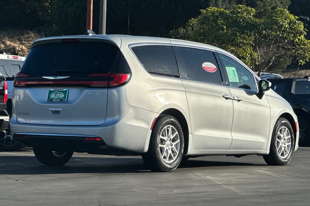 Used 2023 Chrysler Pacifica Touring L Minivan/Van
