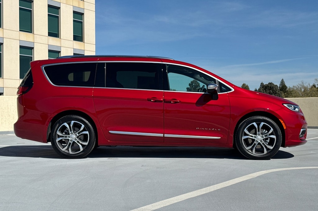 New 2026 Chrysler Pacifica PINNACLE Passenger Van