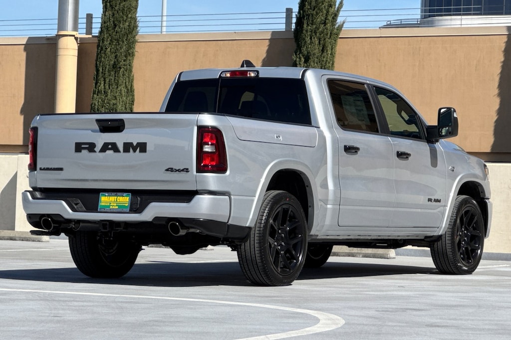 New 2026 Ram 1500 LARAMIE CREW CAB 4X4 5'7 BOX Pickup