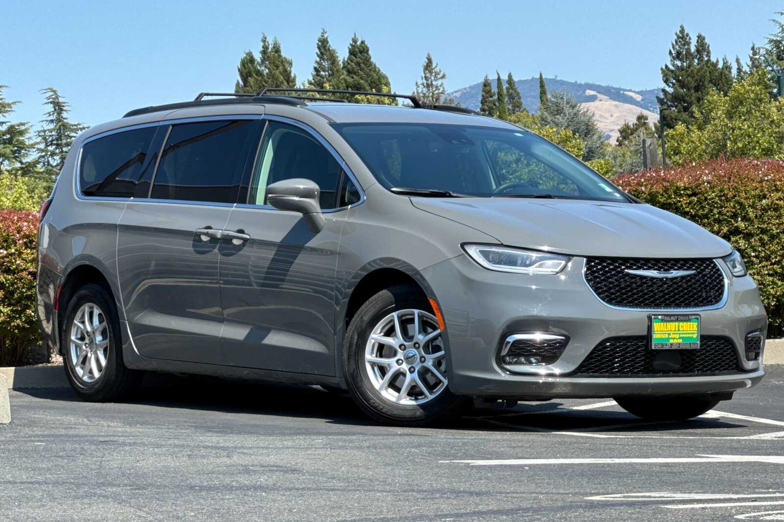 Used 2022 Chrysler Pacifica Touring L Van
