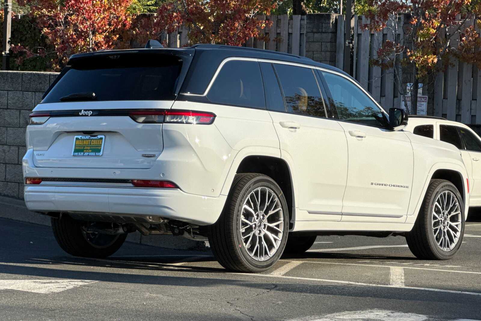 New 2027 Jeep Grand Cherokee SUMMIT 4X4 Sport Utility
