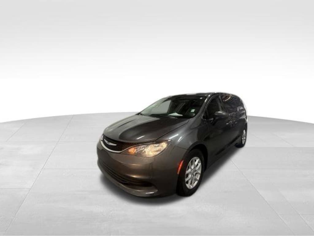 Used 2017 Chrysler Pacifica Touring Minivan/Van