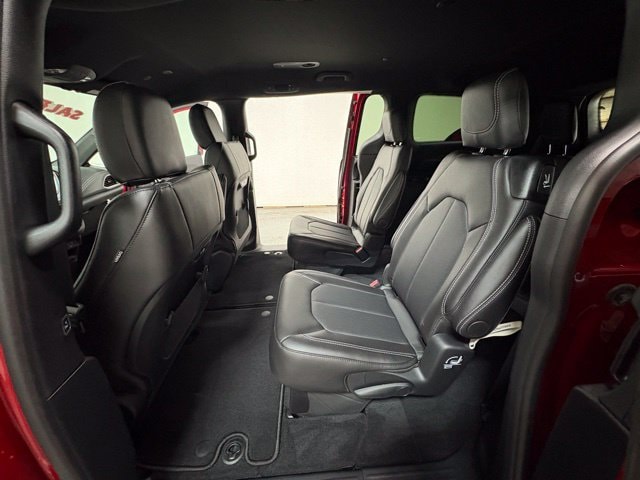 2026 Chrysler Pacifica Select - Photo 20
