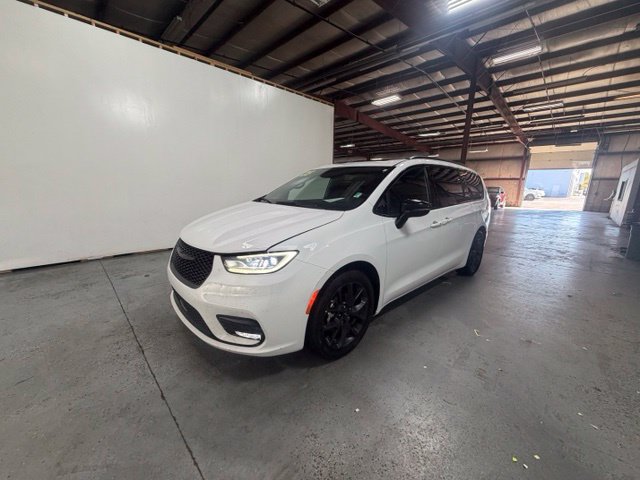 Used 2025 Chrysler Pacifica Limited Van Passenger Van