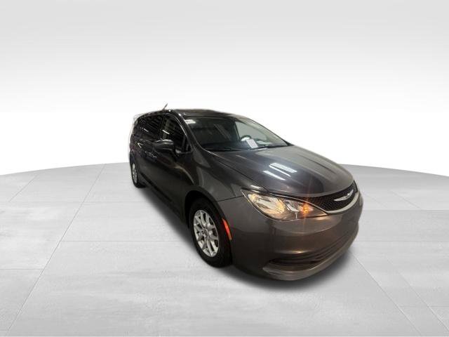 Used 2017 Chrysler Pacifica Touring Minivan/Van